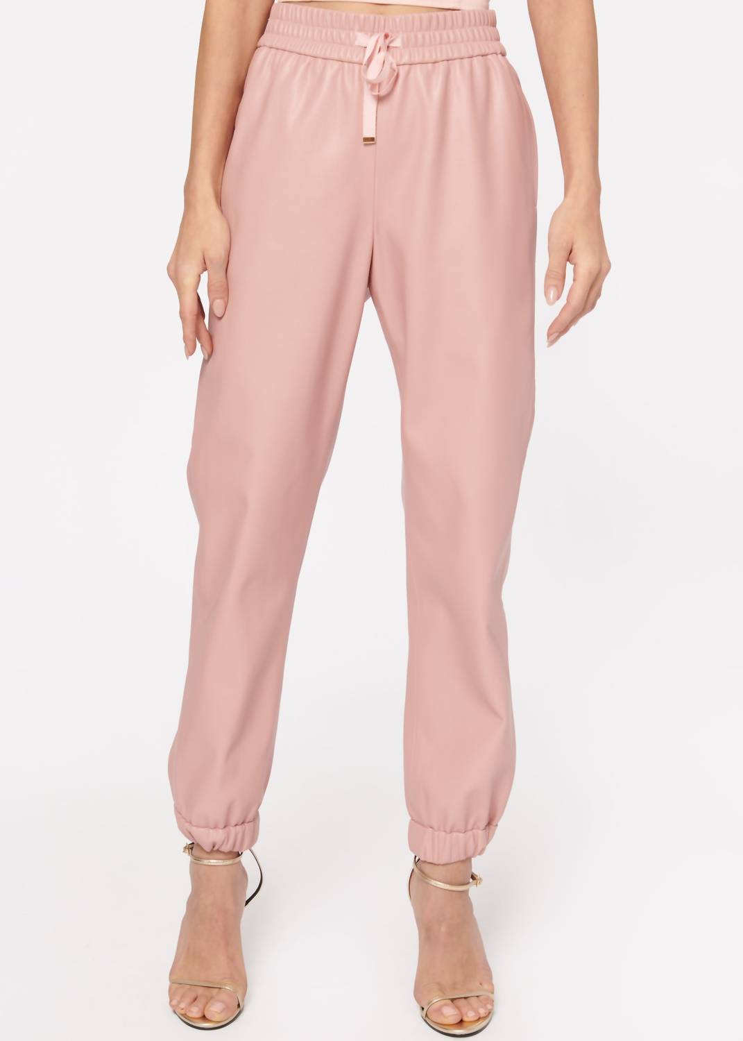 Брюки из веганской кожи Dalton в цвете Cameo Cami NYC
Брюки из веганской кожи Dalton в цвете Cameo Cami NYC