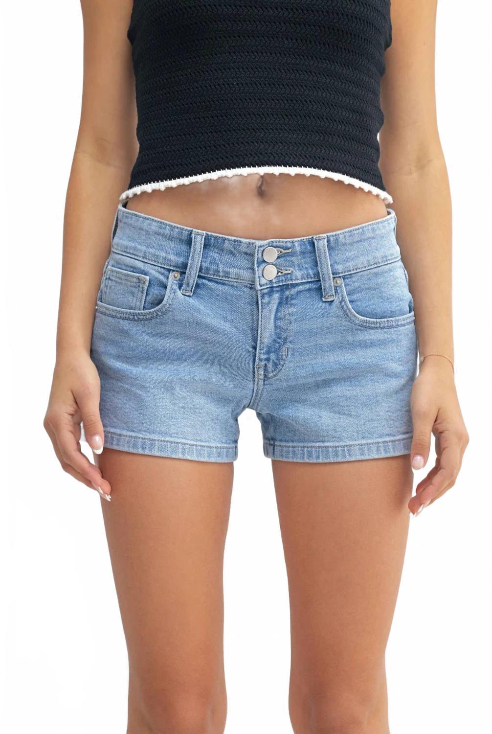 Двухпуговичные микрошорты из светлого джинсового материала JUST USA, светлый деним
Двухпуговичные микрошорты из светлого джинсового материала JUST USA, светлый деним