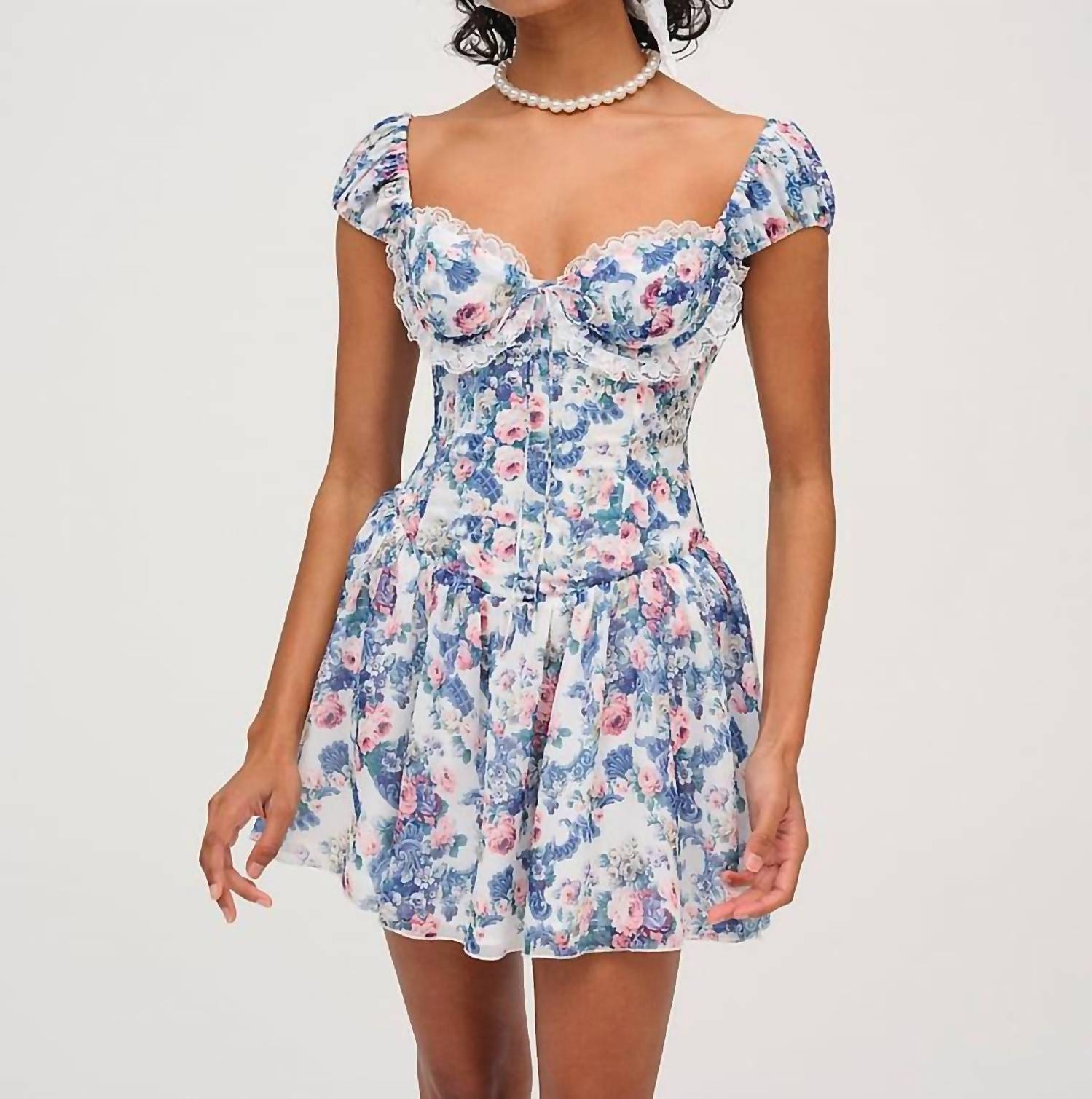 Мини-платье Audrey с цветочным принтом в голубом цвете Lil Lemons By For Love and Lemons 
Мини-платье Audrey с цветочным принтом в голубом цвете Lil Lemons By For Love and Lemons