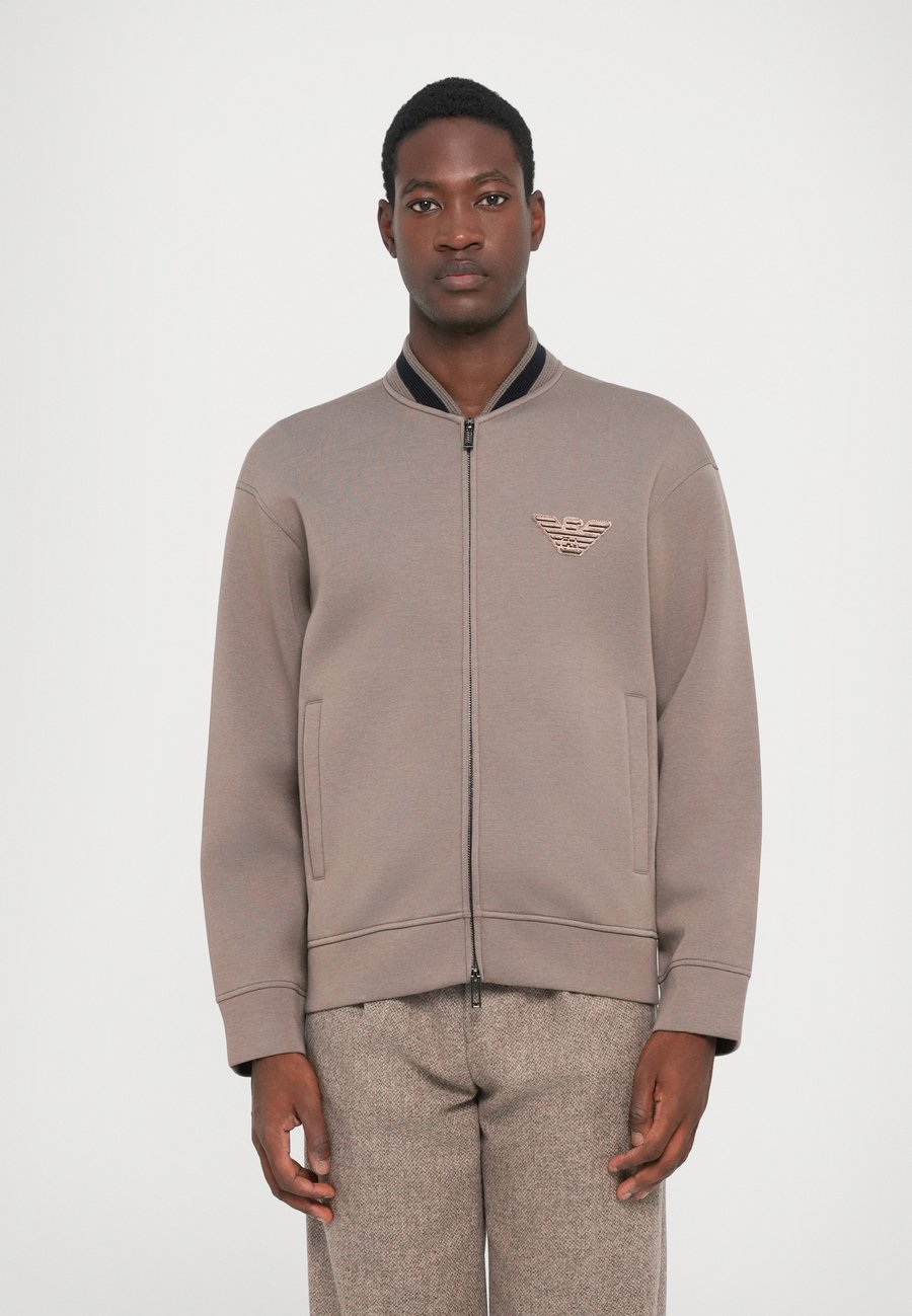 Толстовка Emporio Armani Zip-up sweatshirt, Walnut/Beige
Толстовка Emporio Armani Zip-up sweatshirt, Walnut/Beige