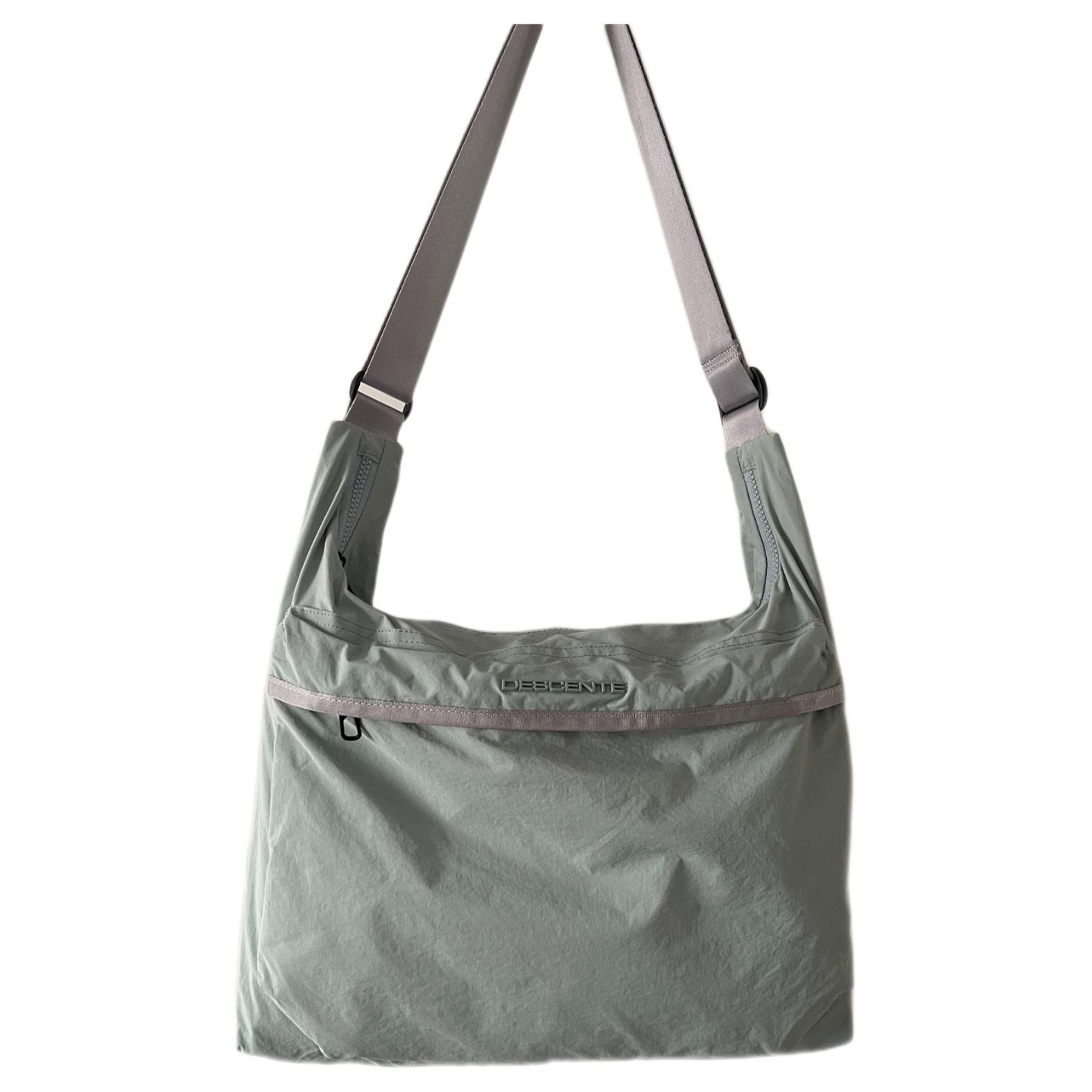 DESCENTE Сумка через плечо на молнии унисекс небесно-голубого цвета, Sky Blue
DESCENTE Сумка через плечо на молнии унисекс небесно-голубого цвета, Sky Blue