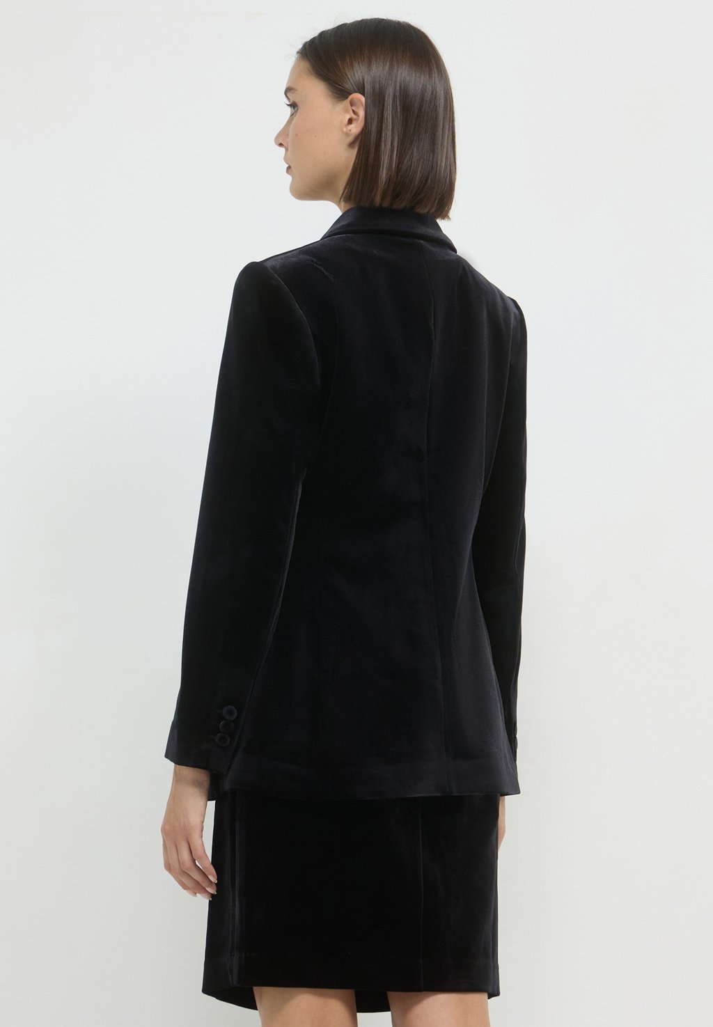 Блейзер MONOPETTO Calliope, черный
Блейзер MONOPETTO Calliope, черный