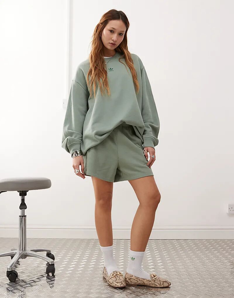 Трикотажные шорты Trefoil Essentials зеленого цвета adidas Originals
Трикотажные шорты Trefoil Essentials зеленого цвета adidas Originals