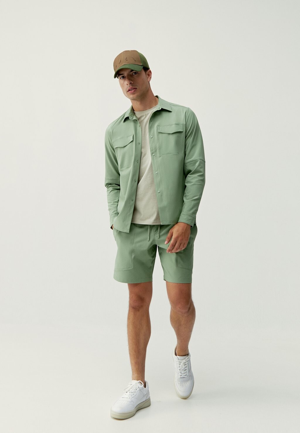 Спортивные шорты RHEIN Born Living Yoga, зеленый 
Спортивные шорты RHEIN Born Living Yoga, зеленый