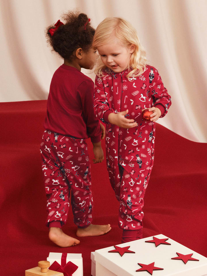 Комбинезон темно-красного цвета Calida
Комбинезон темно-красного цвета Calida