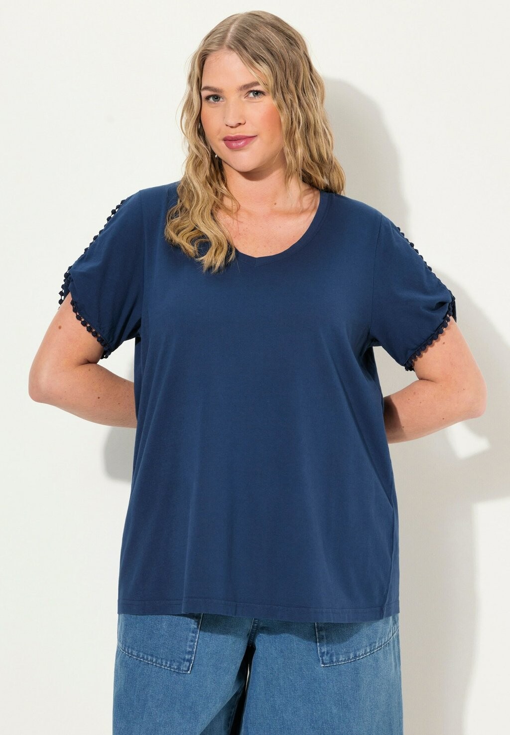 Футболка с принтом POM POM COLD SHOULDER Ulla Popken, темно-синий
Футболка с принтом POM POM COLD SHOULDER Ulla Popken, темно-синий