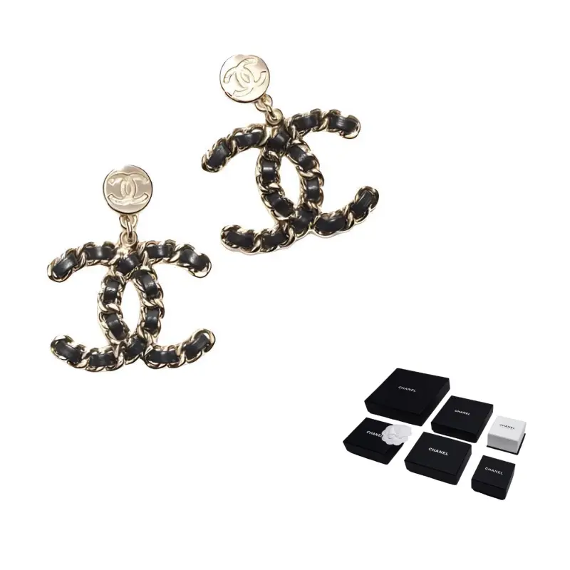 CHANEL Металлические серьги Women's Black
CHANEL Металлические серьги Women's Black