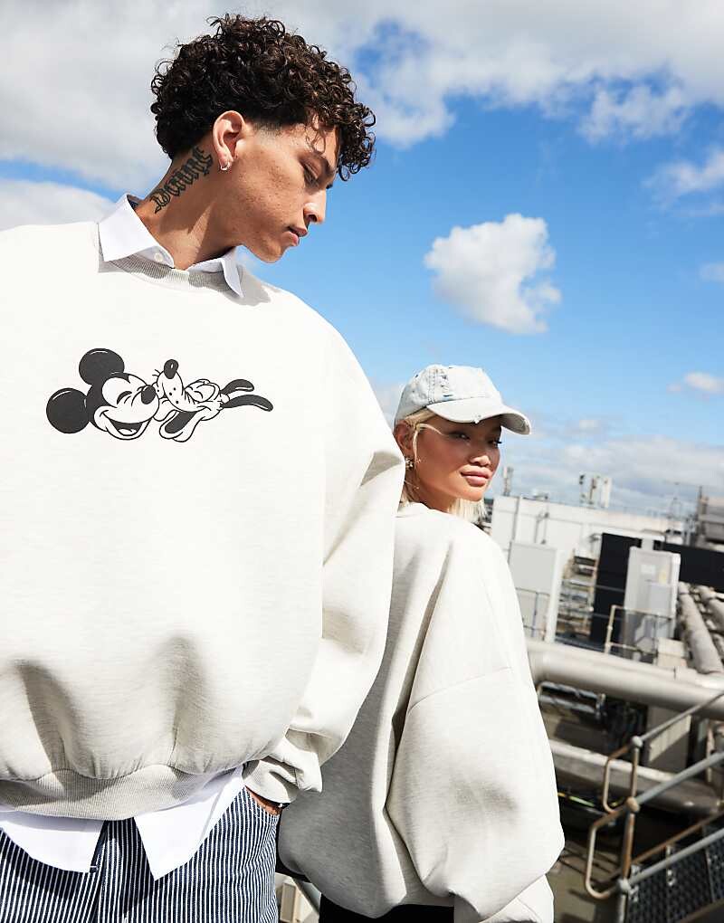 ASOS DESIGN – Disney – Серая меланжевая толстовка унисекс экстремального размера oversize из дайверского материала с изображением Микки Мауса и Плутона
ASOS DESIGN – Disney – Серая меланжевая толстовка унисекс экстремального размера oversize из дайверского материала с изображением Микки Мауса и Плутона