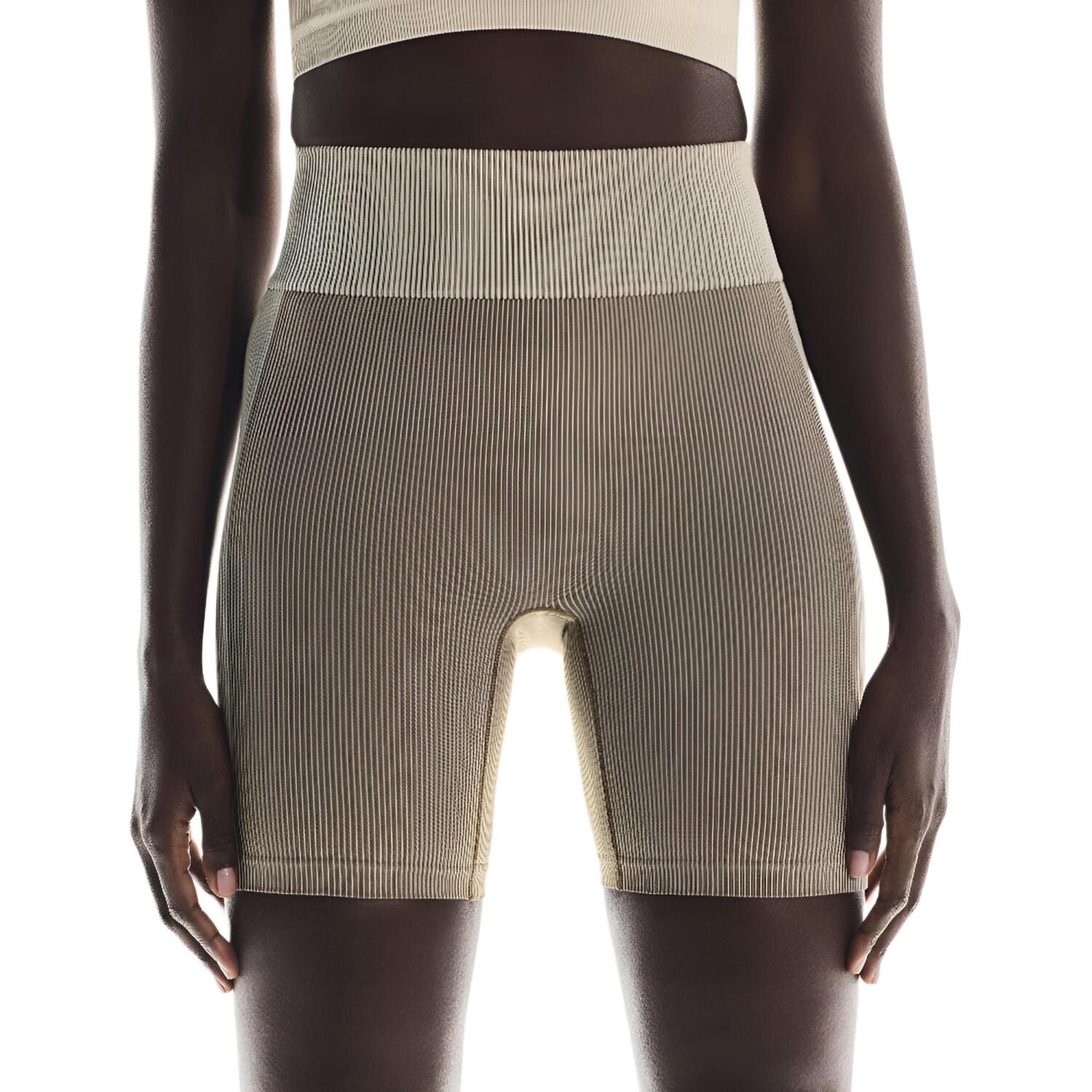 Шорты спортивные LOEWE женские On, слоновая кость
Шорты спортивные LOEWE женские On, слоновая кость