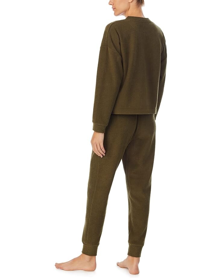 Пижамный комплект Sanctuary Long Sleeve Cropped Henley Joggers PJ Set, цвет Olive Marl
Пижамный комплект Sanctuary Long Sleeve Cropped Henley Joggers PJ Set, цвет Olive Marl