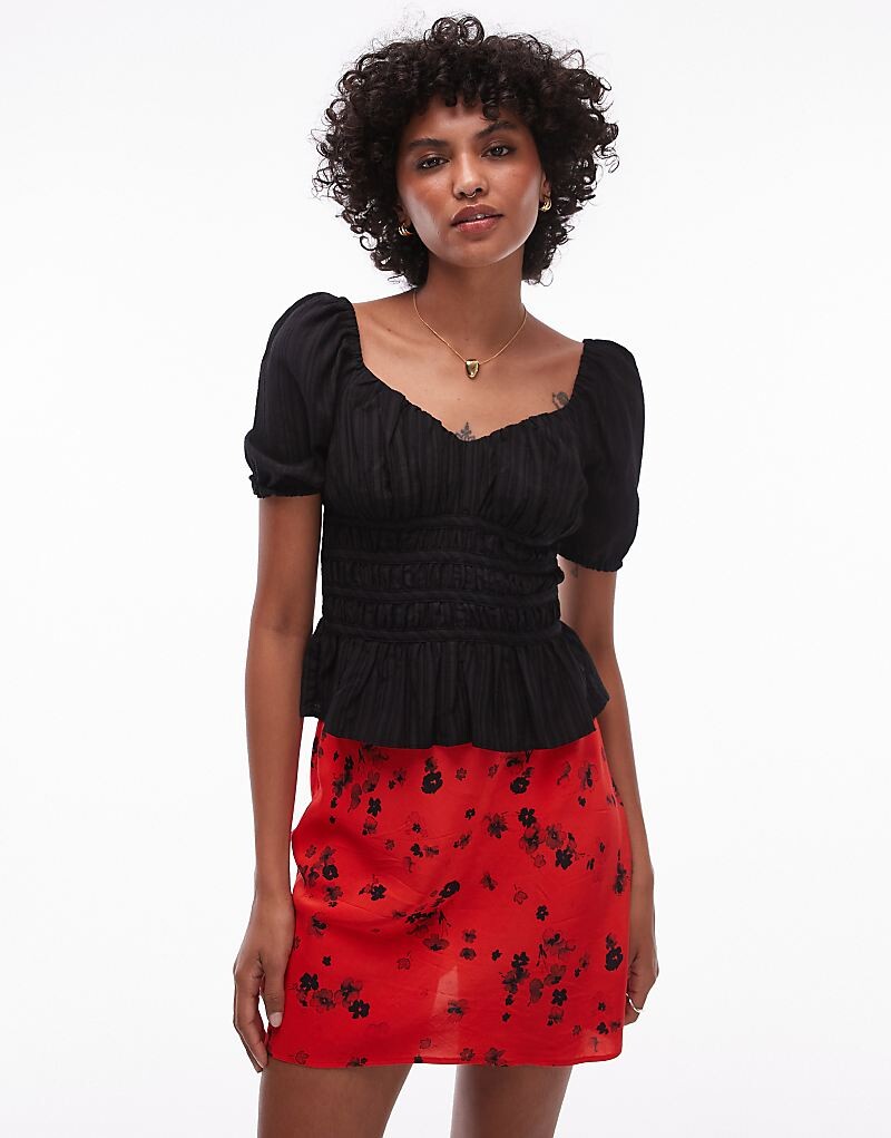 Topshop – текстурированный приталенный топ черного цвета
Topshop – текстурированный приталенный топ черного цвета