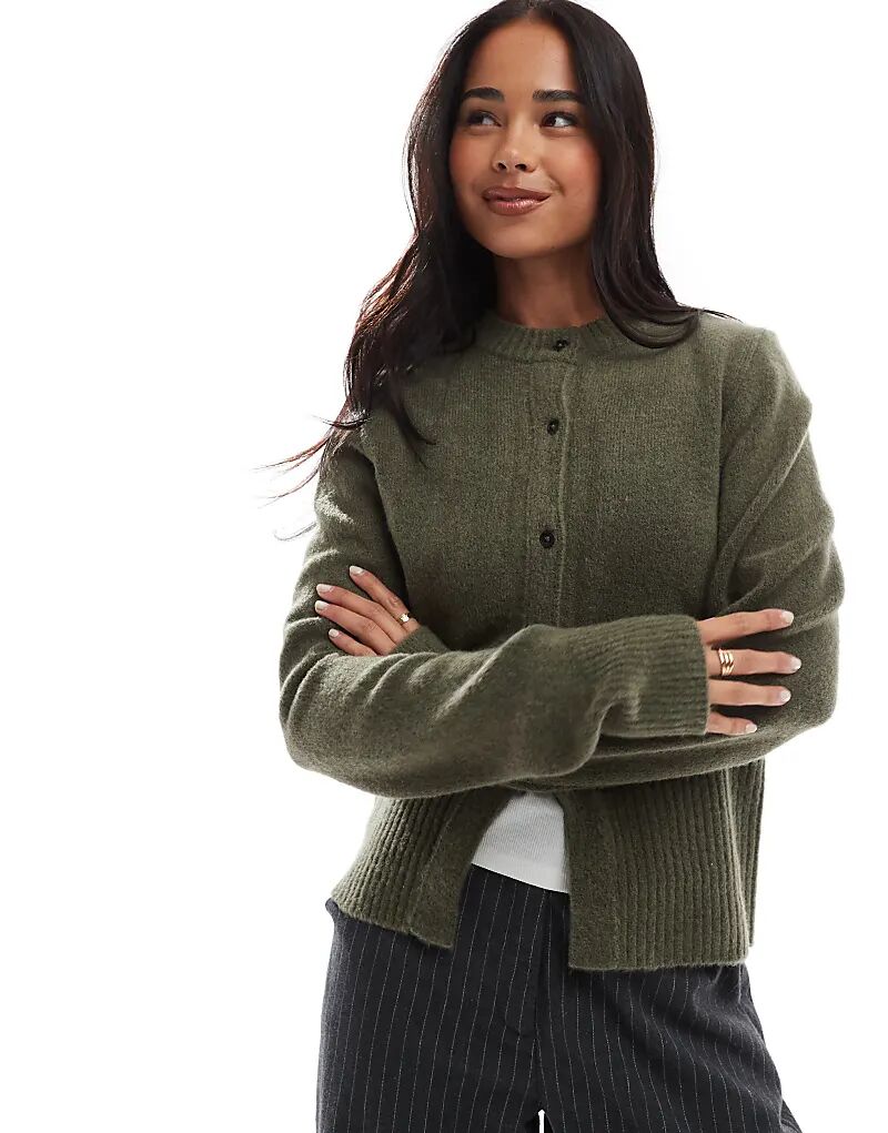 Удлиненный кардиган с ребристым подолом цвета хаки ASOS DESIGN
Удлиненный кардиган с ребристым подолом цвета хаки ASOS DESIGN