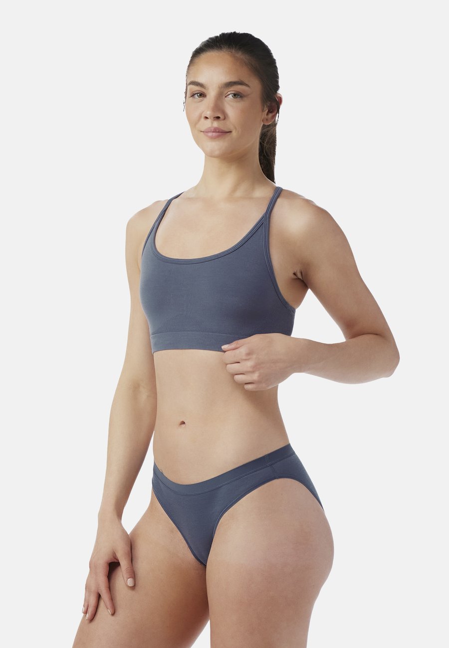 Бюстгальтер Smartwool Light support sports bra, Nightfall Blue/Dark Blue
Бюстгальтер Smartwool Light support sports bra, Nightfall Blue/Dark Blue