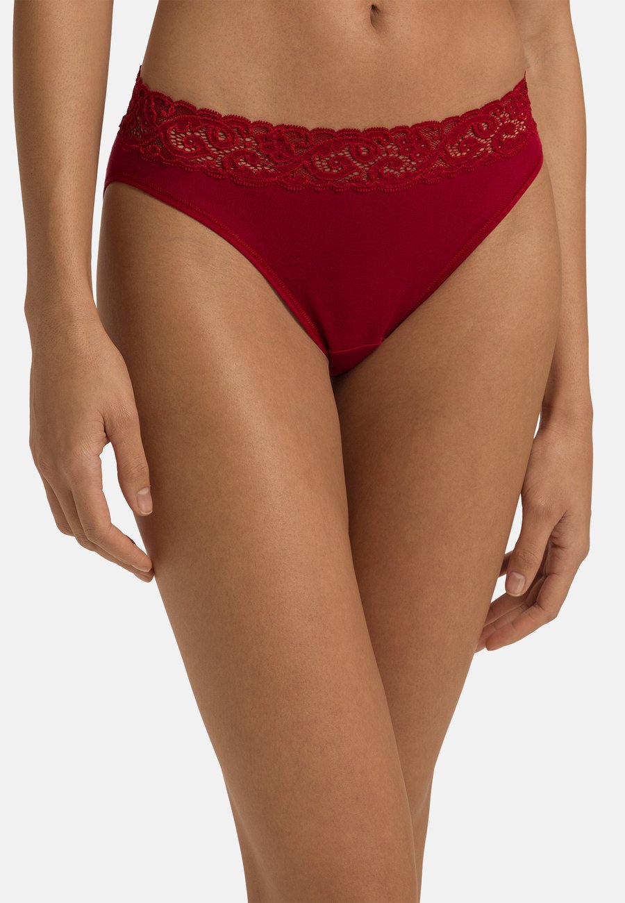 Брифы Hanro MOMENTS, Red Dahlia/Red
Брифы Hanro MOMENTS, Red Dahlia/Red