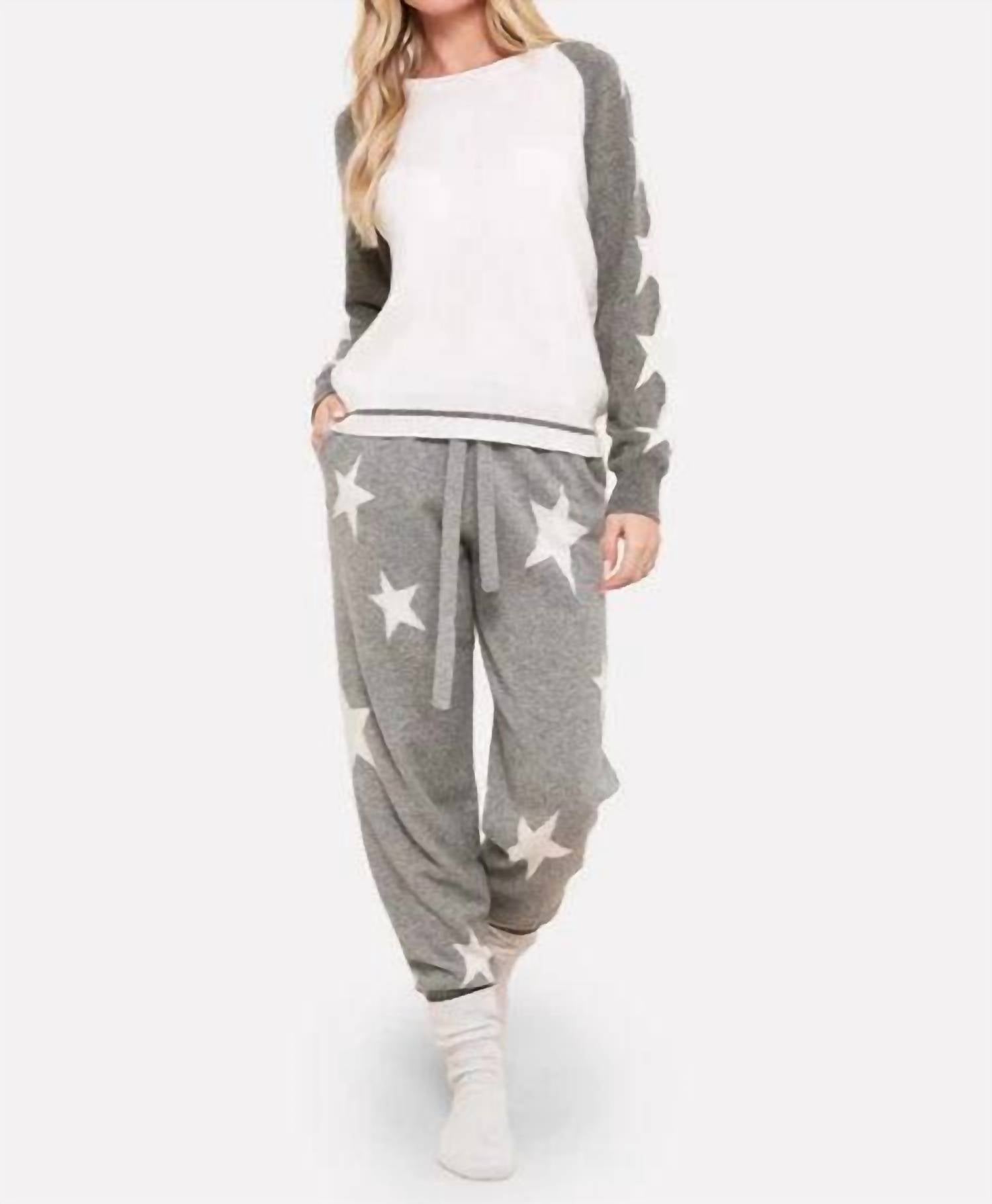 Джоггеры Sophie Star в белом полусером цвете Brodie Cashmere
Джоггеры Sophie Star в белом полусером цвете Brodie Cashmere