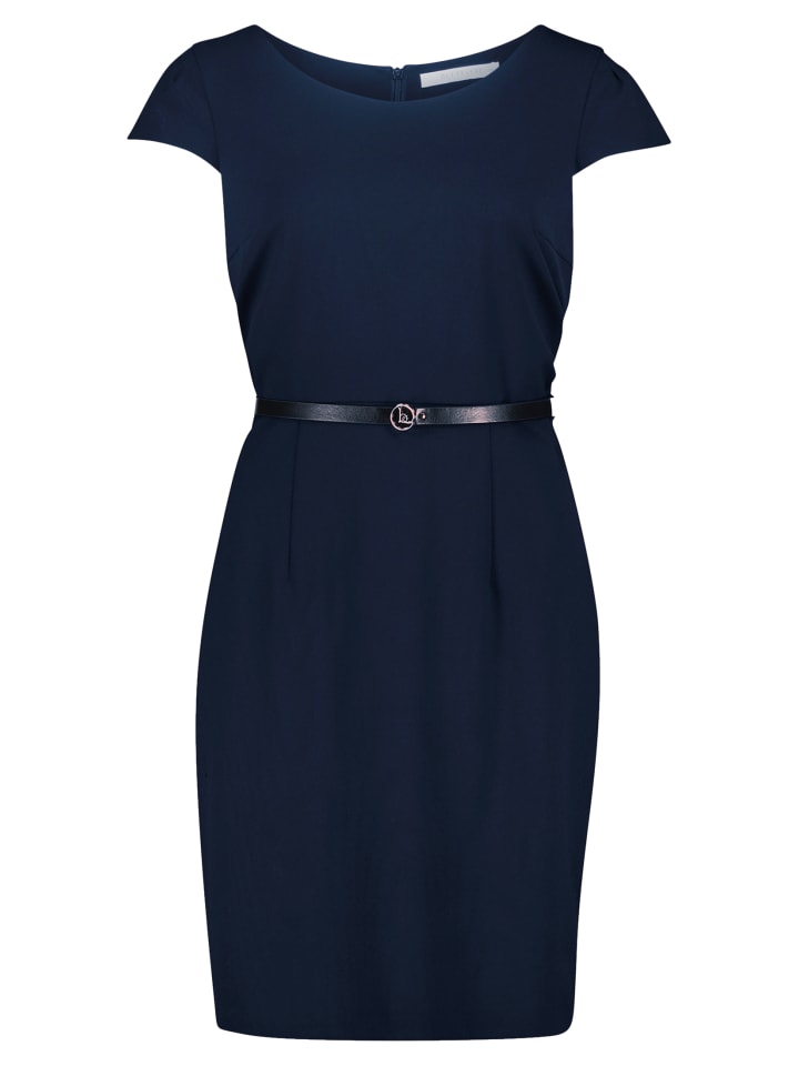 Короткое платье BETTY & CO Etuikleid mit Gürtel, темно-синий
Короткое платье BETTY & CO Etuikleid mit Gürtel, темно-синий