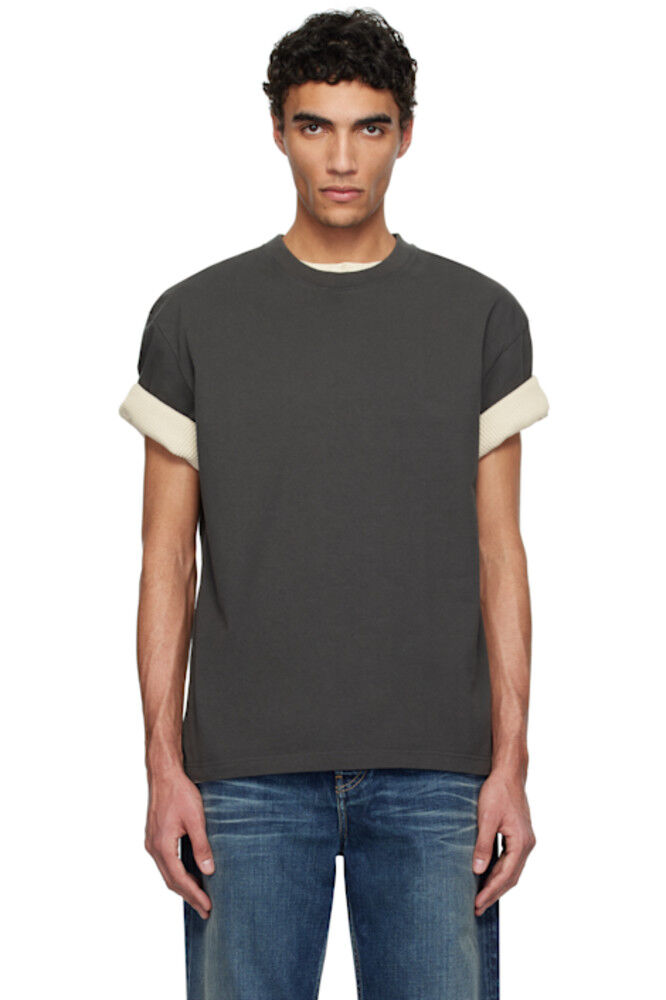 Серая футболка с девизом Axel Arigato
Серая футболка с девизом Axel Arigato