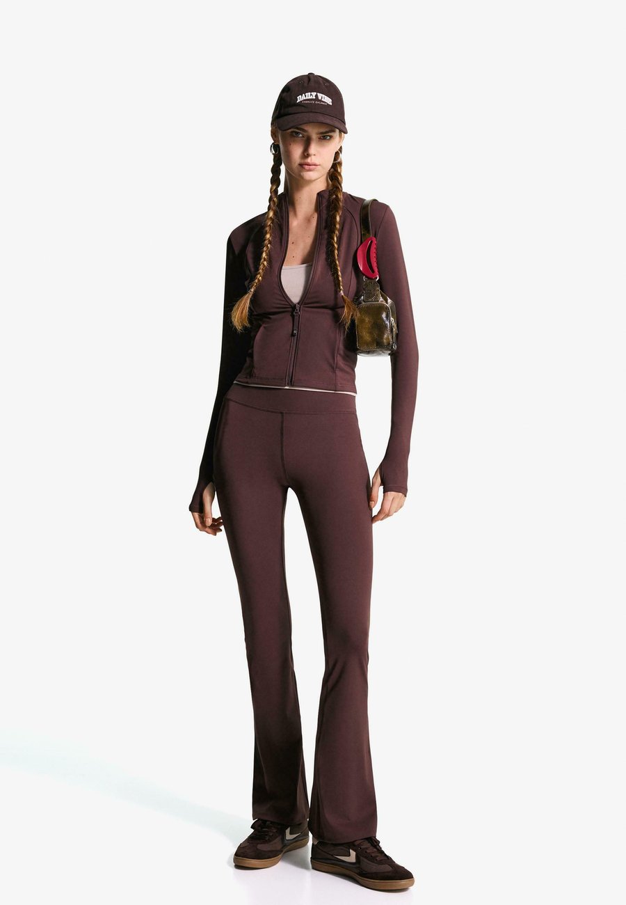 Толстовка Bershka QUICK-DRY BREATHABLE, Brown, Коричневый, Толстовка Bershka QUICK-DRY BREATHABLE, Brown
Толстовка Bershka QUICK-DRY BREATHABLE, Brown, Коричневый, Толстовка Bershka QUICK-DRY BREATHABLE, Brown