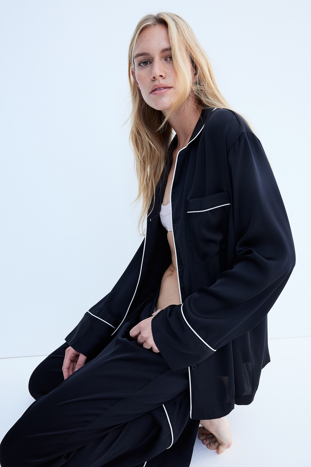 Атласная пижама H&M, черный
Атласная пижама H&M, черный