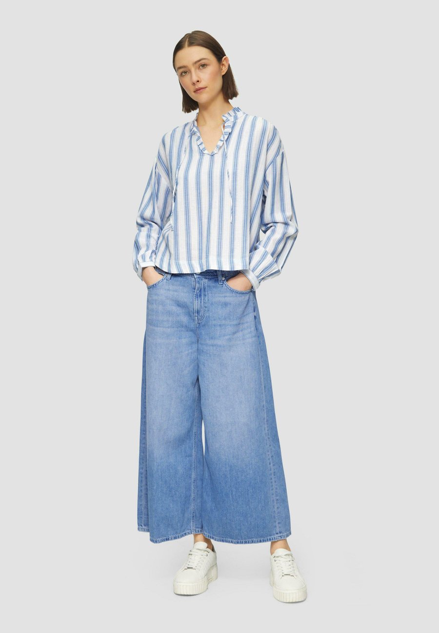 Блуза s.Oliver MIT RÜSCHEN UND RAFF-DETAILS, Royalblau/Blue
Блуза s.Oliver MIT RÜSCHEN UND RAFF-DETAILS, Royalblau/Blue