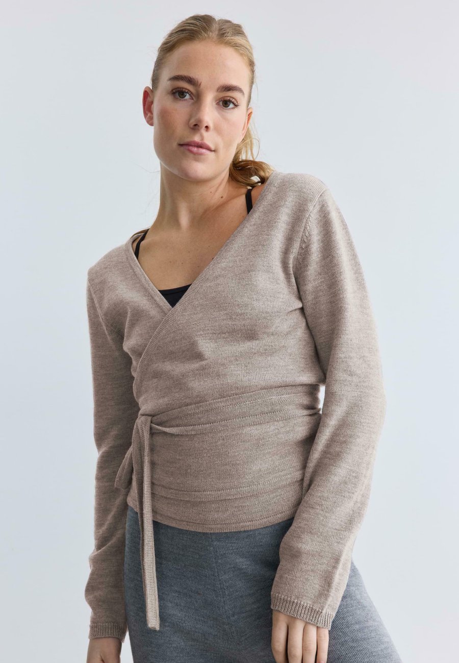 Кардиган rethinkit studios Cardigan, Warm Sand Melange/Beige
Кардиган rethinkit studios Cardigan, Warm Sand Melange/Beige