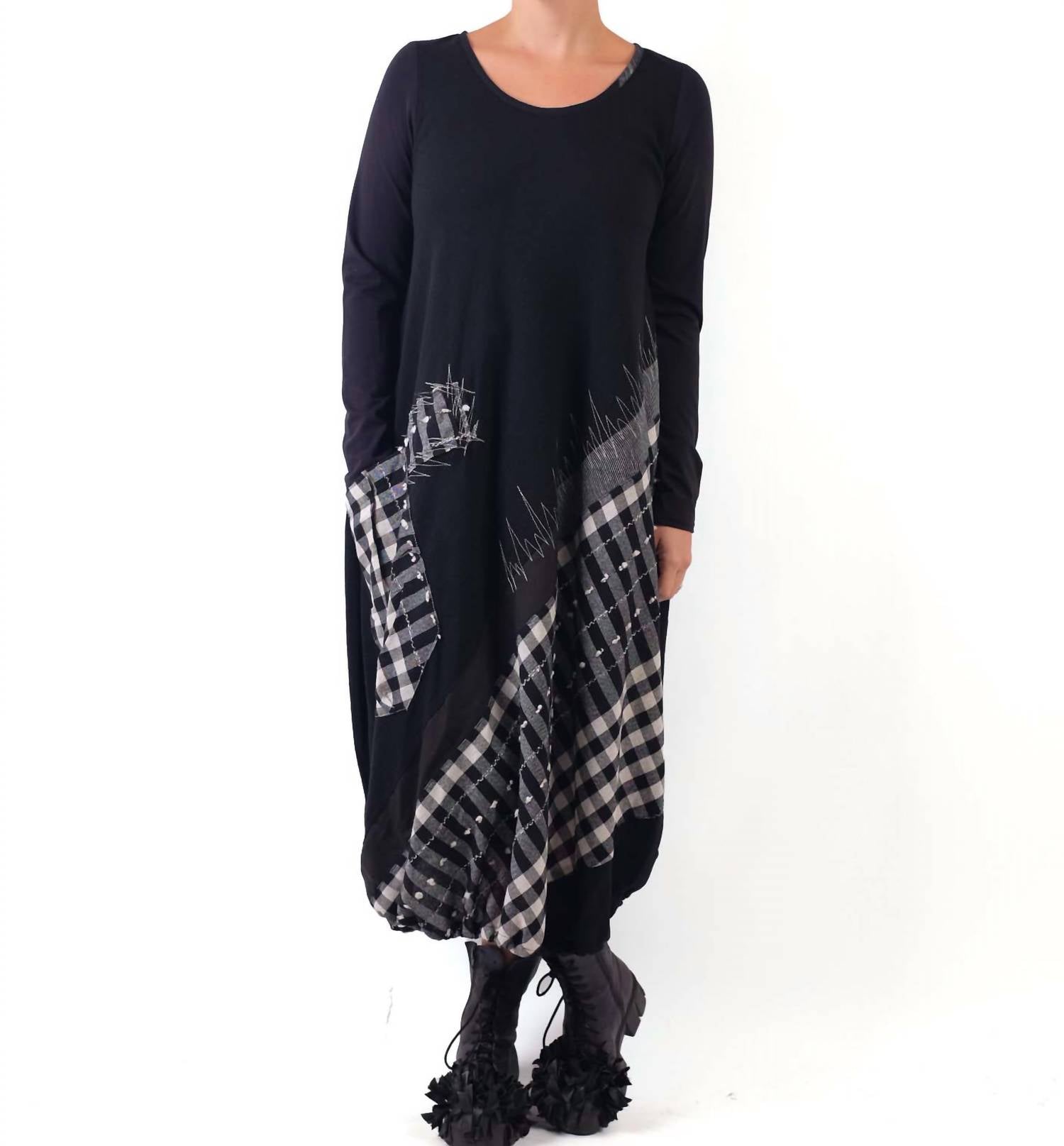 Шерстяное макси-платье черного цвета Mara Gibbucci
Шерстяное макси-платье черного цвета Mara Gibbucci