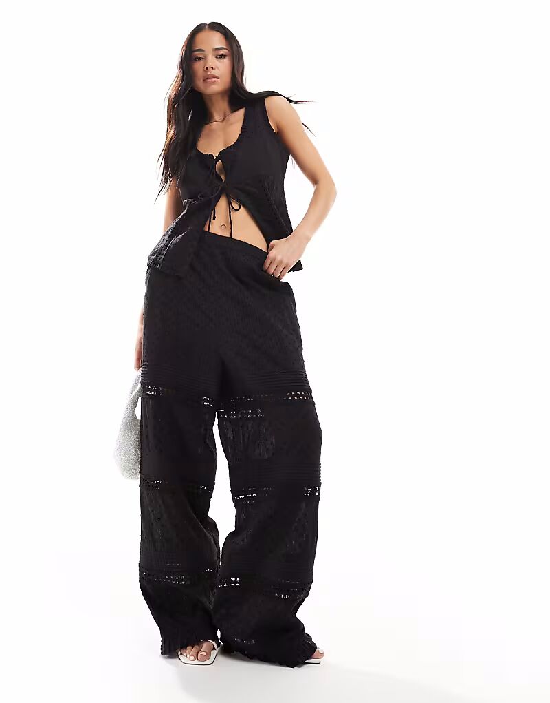 Комбинируемые брюки с вышивкой черного цвета Asos Design
Комбинируемые брюки с вышивкой черного цвета Asos Design