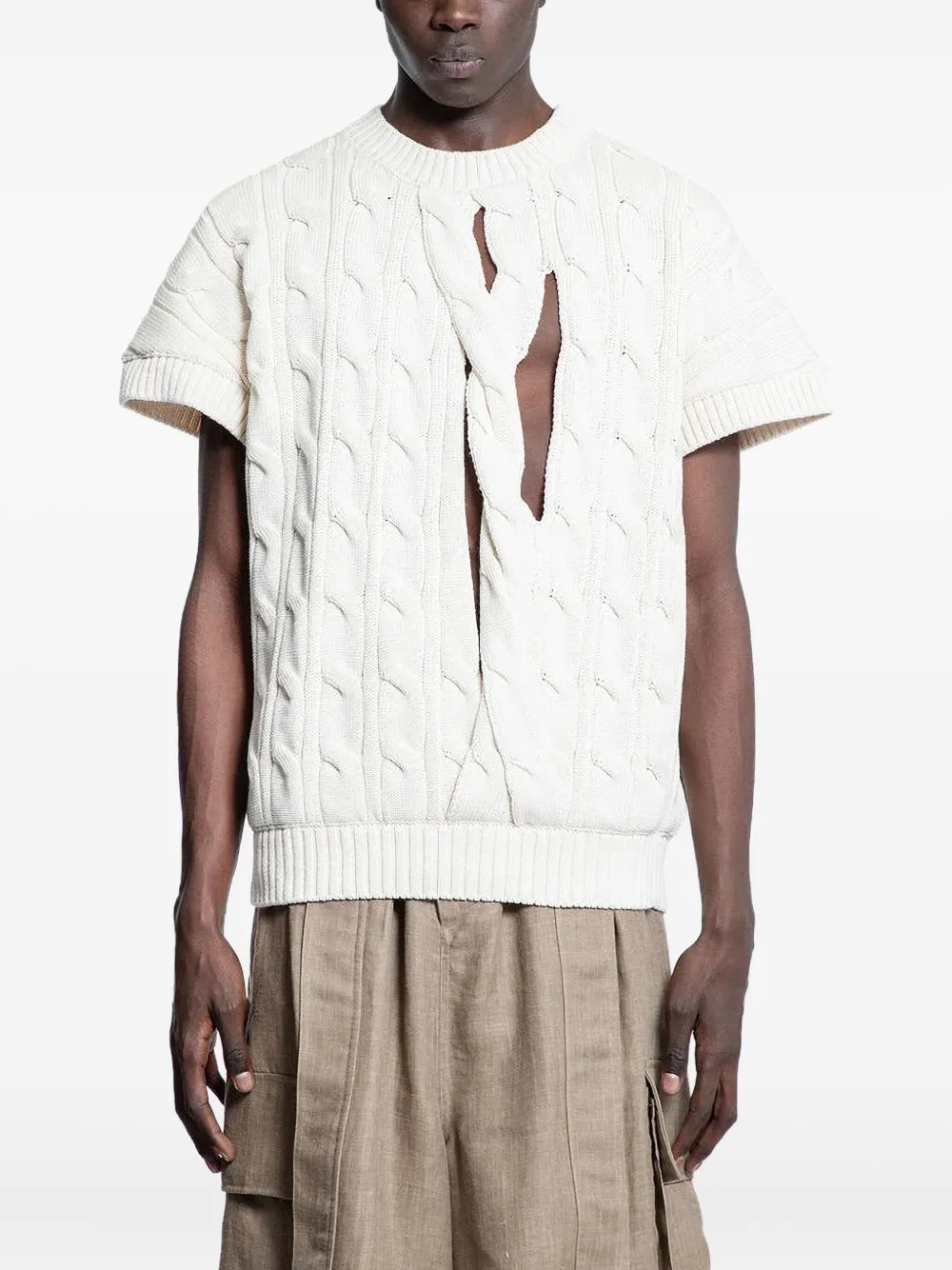 Свитер вязаный косами с вырезами Hed Mayner, молочно-белый
Свитер вязаный косами с вырезами Hed Mayner, молочно-белый