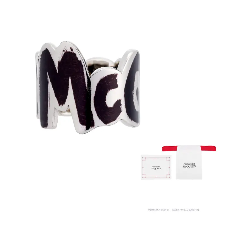 Кольцо с гравировкой и вырезом логотипа Alexander Mcqueen, серебро
Кольцо с гравировкой и вырезом логотипа Alexander Mcqueen, серебро