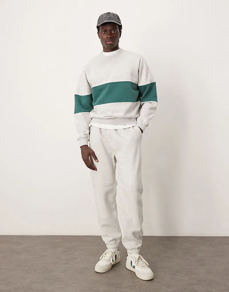 Премиальные джоггеры с открытым краем серого цвета Abercrombie & Fitch
Премиальные джоггеры с открытым краем серого цвета Abercrombie & Fitch