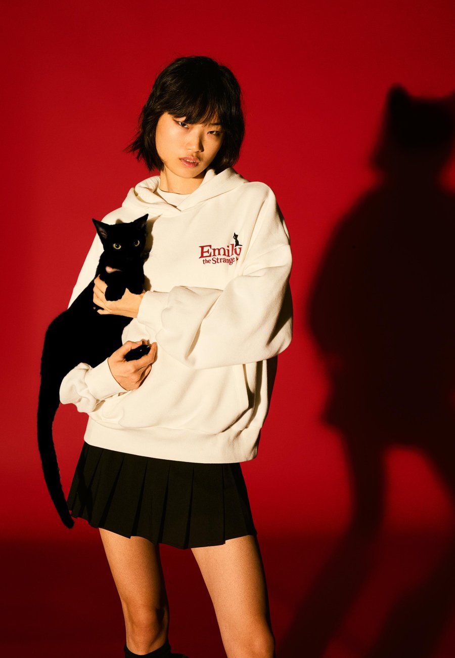 Худи Bershka EMILY THE STRANGE, White
Худи Bershka EMILY THE STRANGE, White