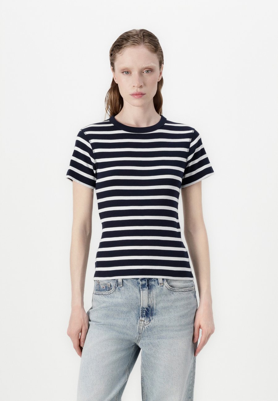 Футболка DRYKORN KOALE, Blue/Dark Blue, Синий, Футболка DRYKORN KOALE, Blue/Dark Blue
Футболка DRYKORN KOALE, Blue/Dark Blue, Синий, Футболка DRYKORN KOALE, Blue/Dark Blue