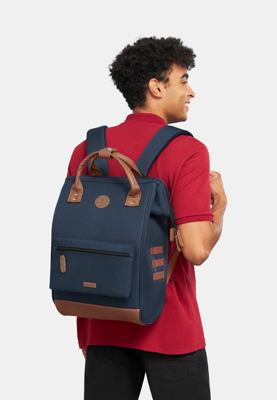 Рюкзак Cabaia ADVENTURER MAXI, Chicago Navy/Mottled Dark Blue
Рюкзак Cabaia ADVENTURER MAXI, Chicago Navy/Mottled Dark Blue