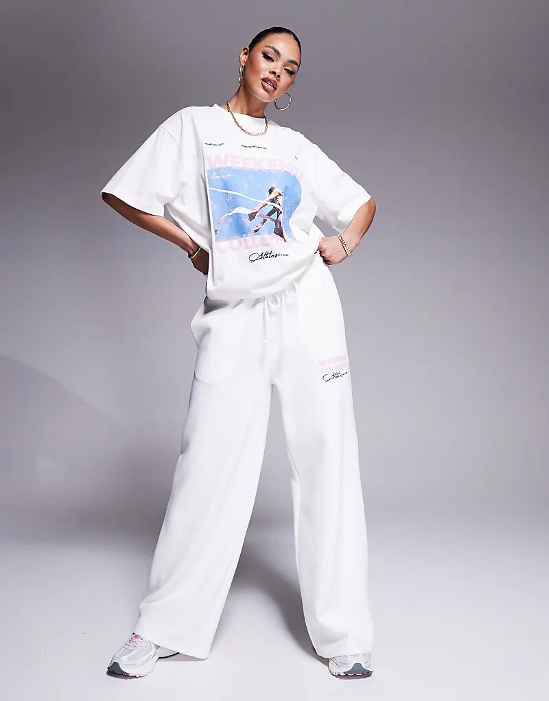 Текстурированные широкие спортивные брюки Weekend Collective с принтом бегунов — часть комплекта Asos Weekend Collective
Текстурированные широкие спортивные брюки Weekend Collective с принтом бегунов — часть комплекта Asos Weekend Collective