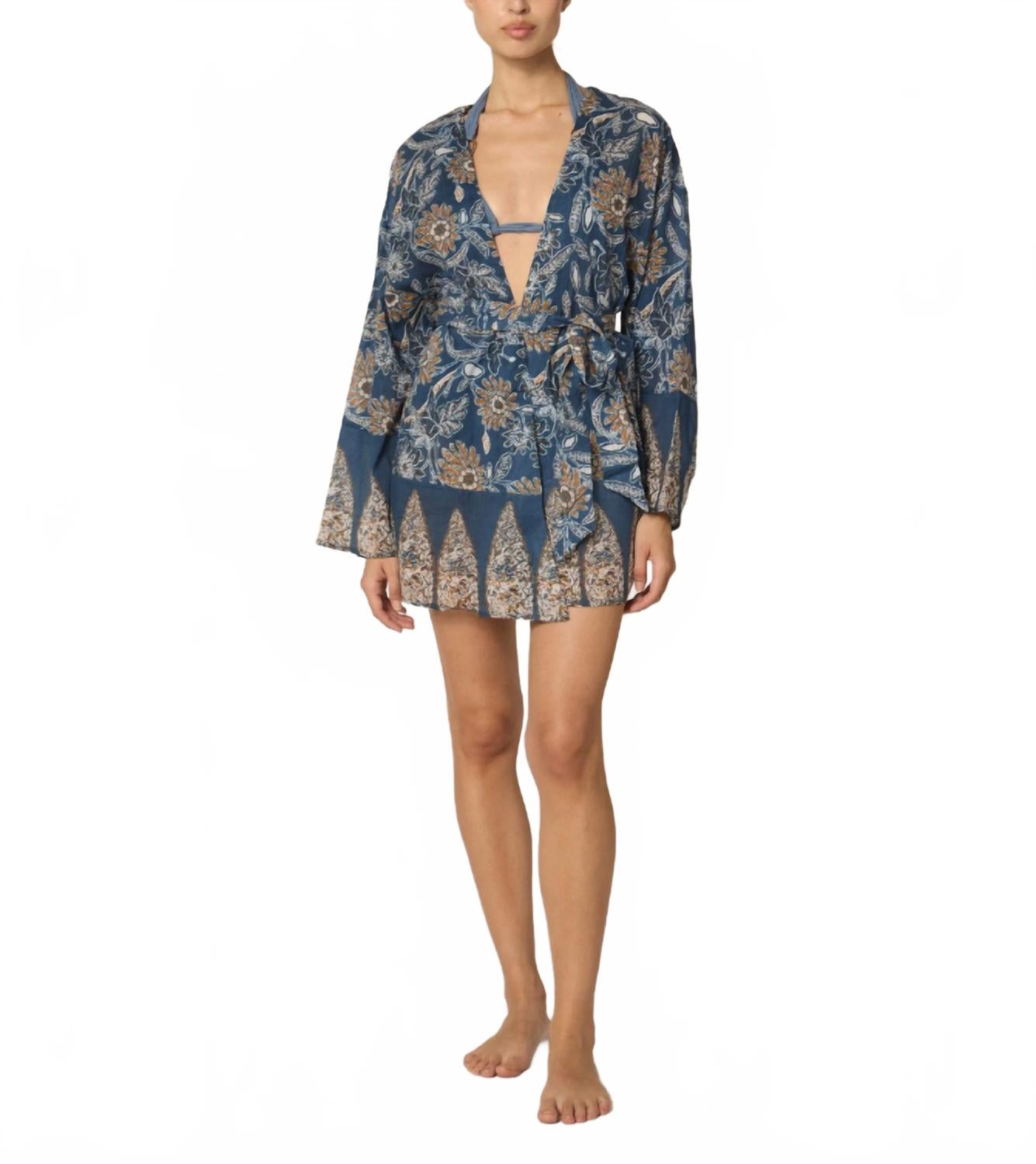 Миневра Кимоно Накидка в Магнолии Cleobella, Magnolia
Миневра Кимоно Накидка в Магнолии Cleobella, Magnolia