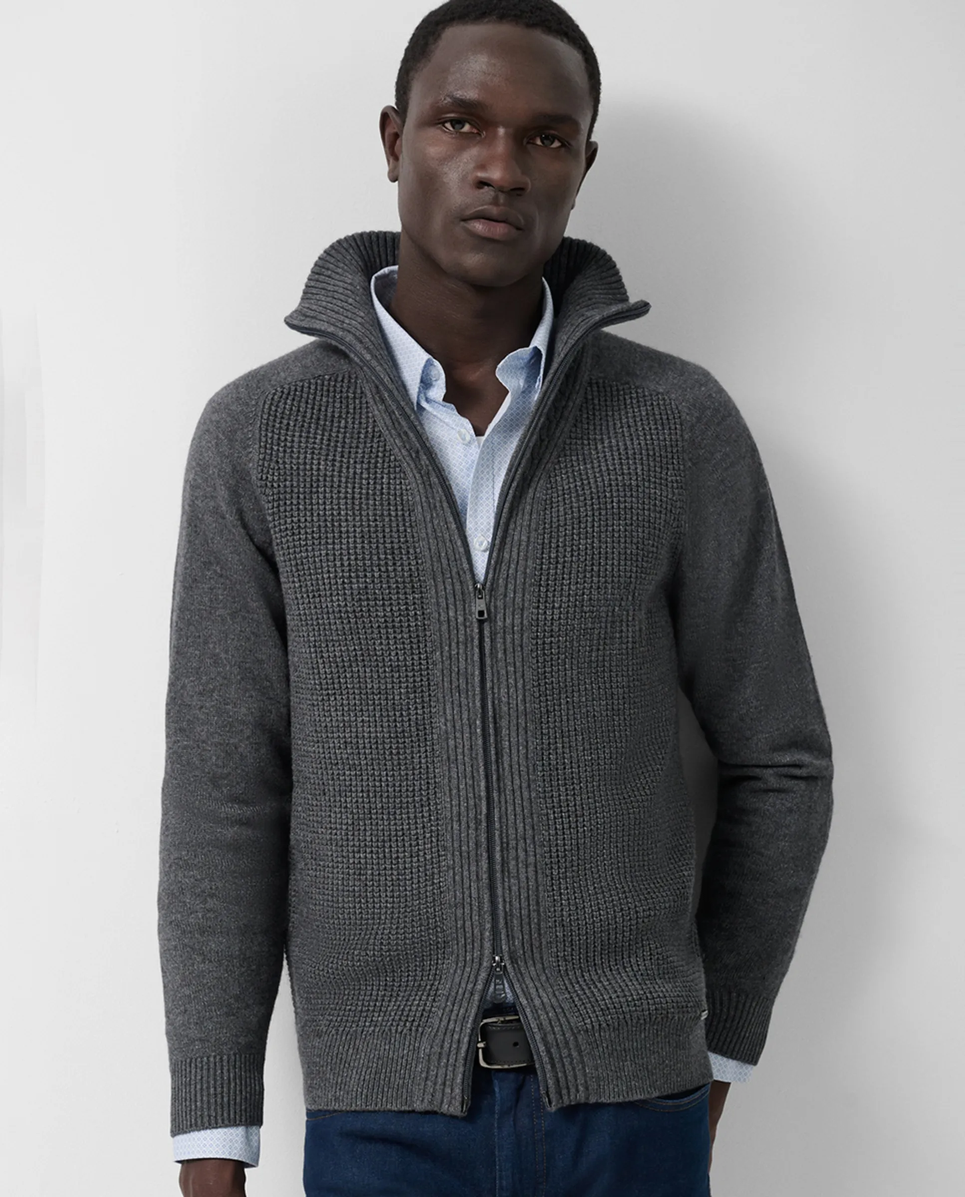 Мужская трикотажная куртка в рубчик на молнии Roberto Verino, темно-серый
Мужская трикотажная куртка в рубчик на молнии Roberto Verino, темно-серый