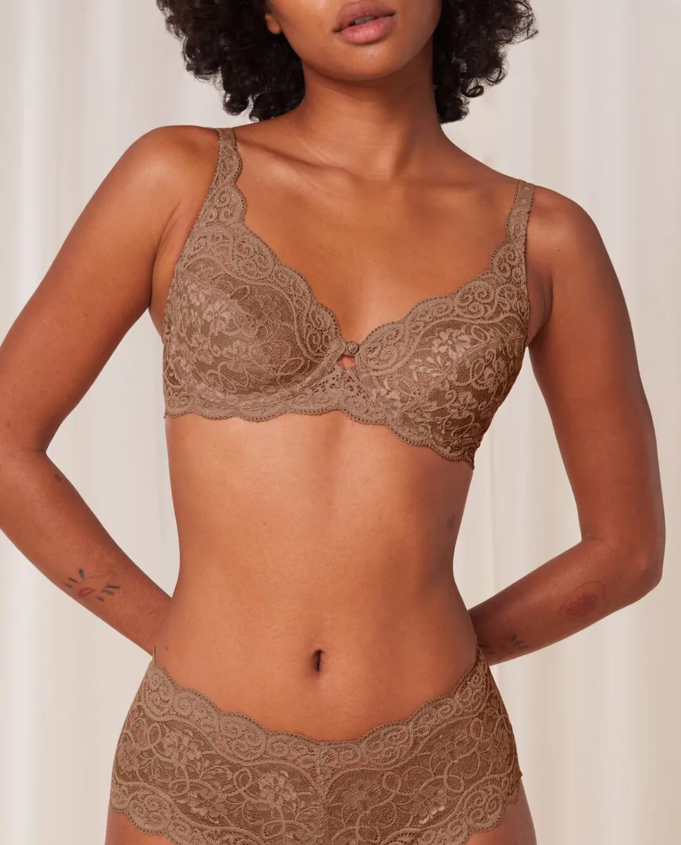 Кружевной бюстгальтер на косточках Triumph, бежевый
Кружевной бюстгальтер на косточках Triumph, бежевый