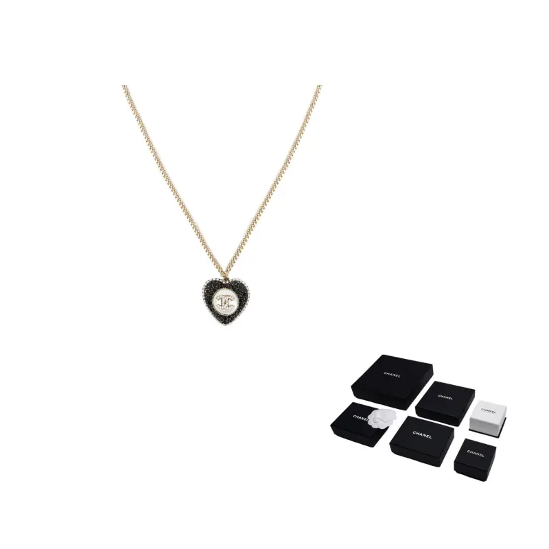 Кулоны CC для женщин CHANEL
Кулоны CC для женщин CHANEL