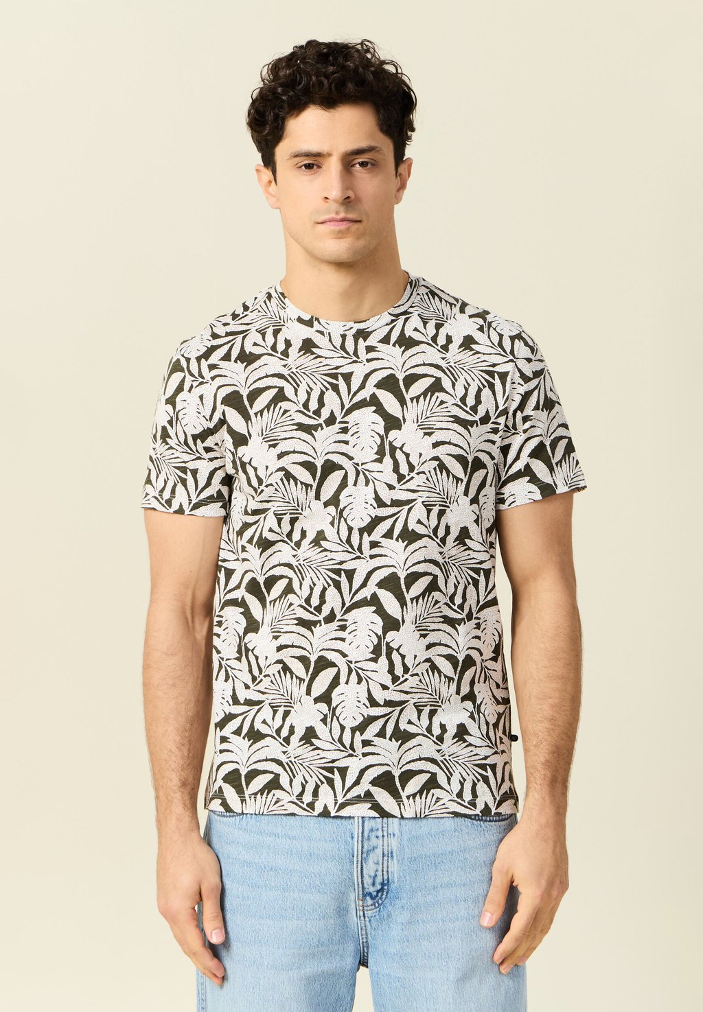 Футболка с принтом BONOBO Jeans, хаки
Футболка с принтом BONOBO Jeans, хаки