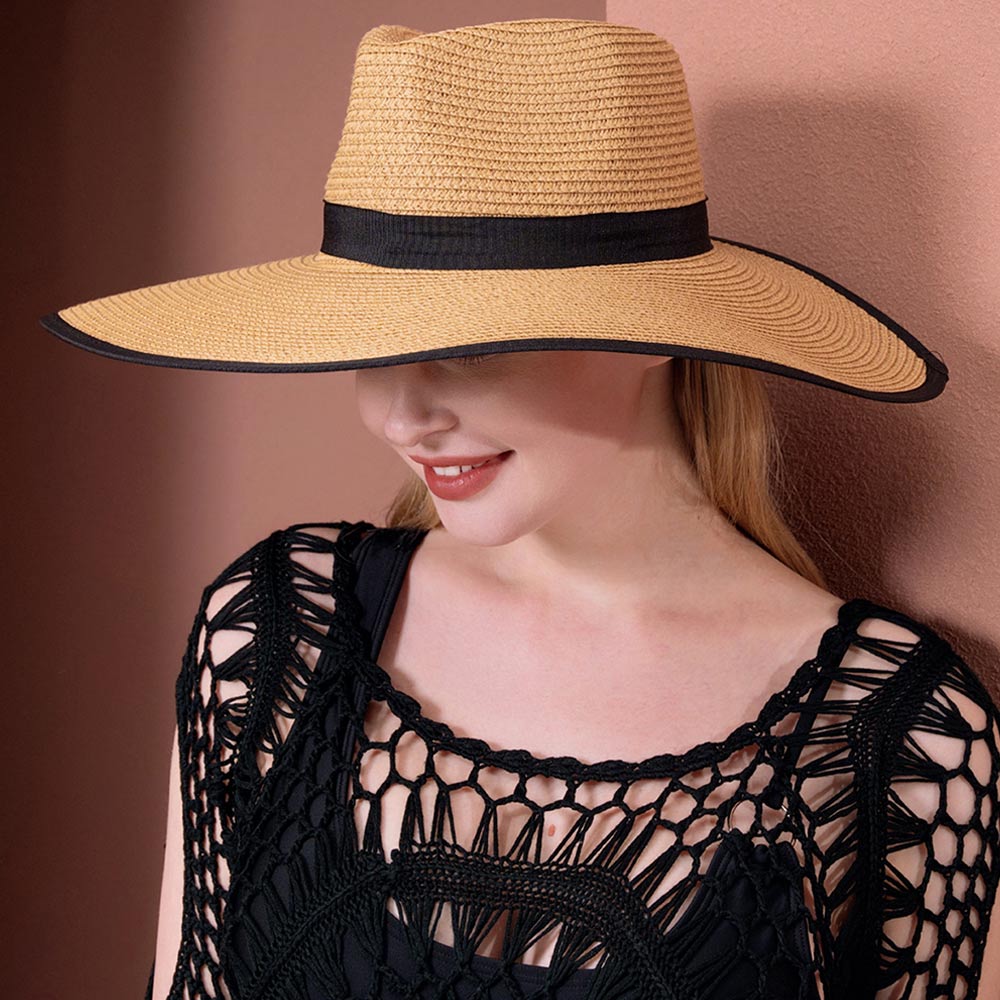 FASHNZFAB Соломенная шляпа от солнца с черной полосой по краю
FASHNZFAB Соломенная шляпа от солнца с черной полосой по краю
