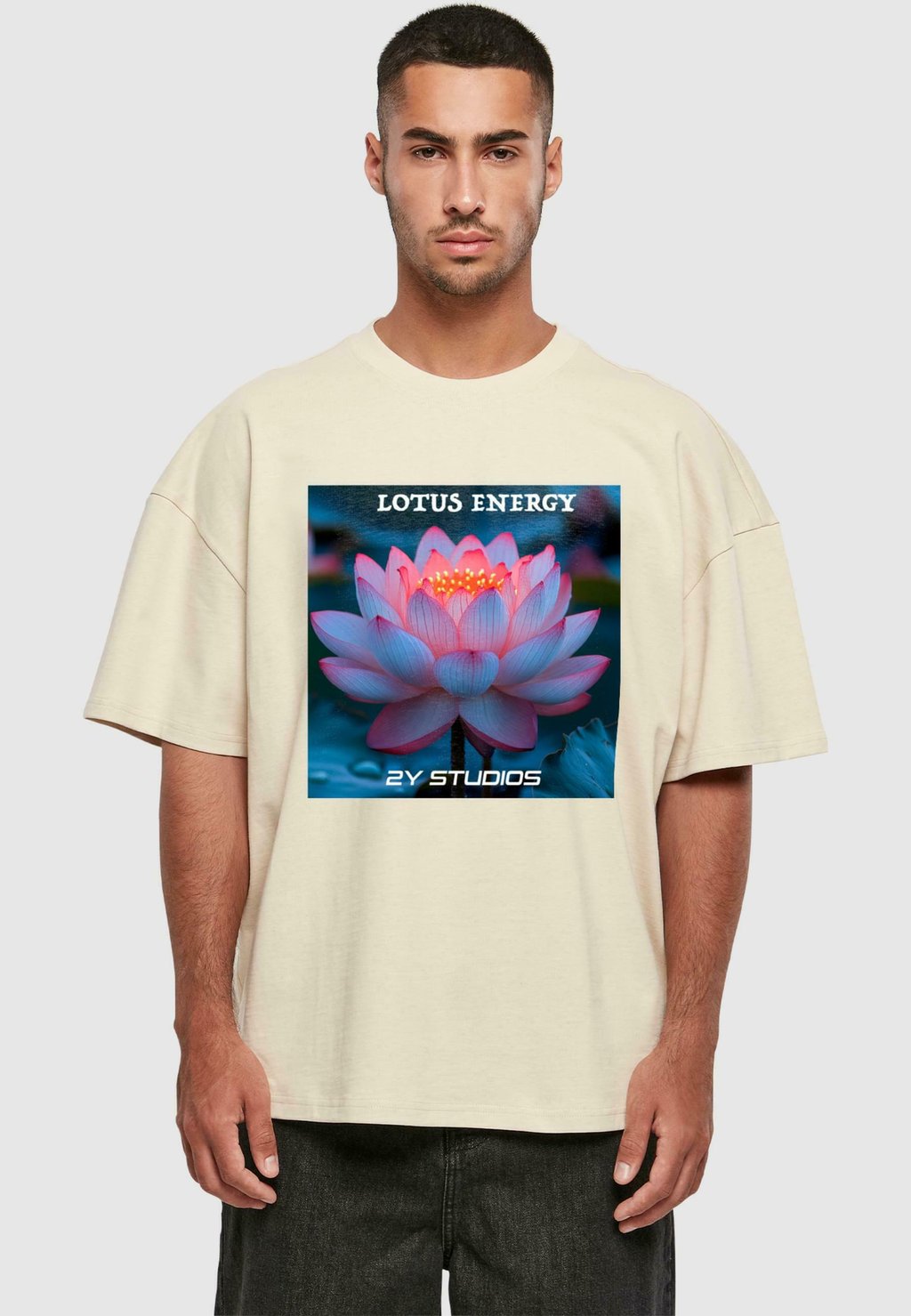 Футболка с принтом LOTUS ENERGY 2Y Studios, песочный
Футболка с принтом LOTUS ENERGY 2Y Studios, песочный