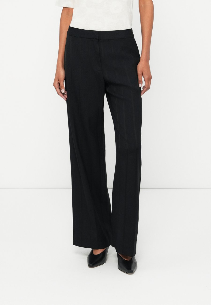 Брюки Samsøe Samsøe SAHAYN, Black
Брюки Samsøe Samsøe SAHAYN, Black