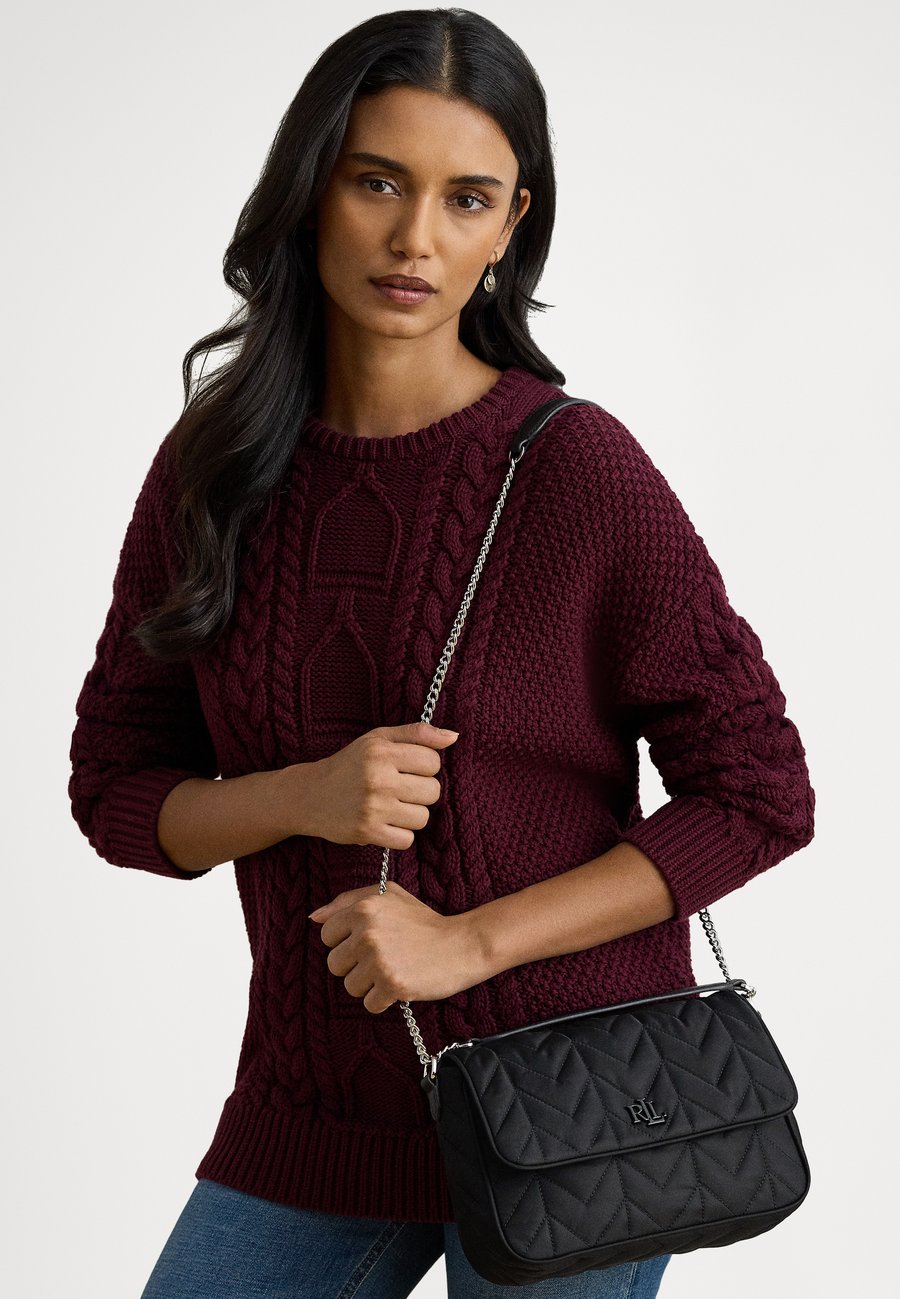 Сумка кросс-боди Lauren Ralph Lauren QUILTED MEDIUM STEVIE MESSENGER BAG, Black
Сумка кросс-боди Lauren Ralph Lauren QUILTED MEDIUM STEVIE MESSENGER BAG, Black