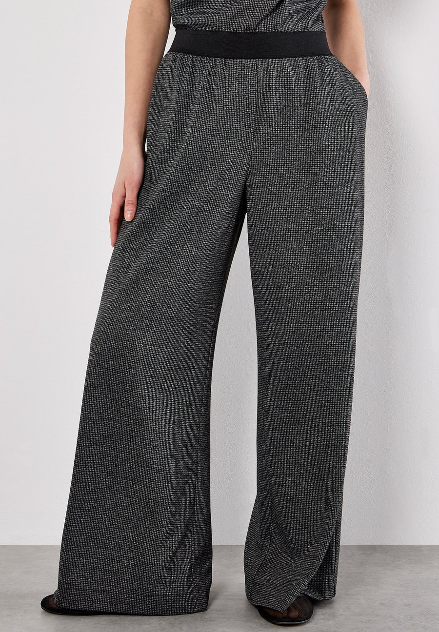 Брюки Apricot MINI DOGTOOTH SOFT WIDE , Dark Grey - Charcoal/Grey
Брюки Apricot MINI DOGTOOTH SOFT WIDE , Dark Grey - Charcoal/Grey