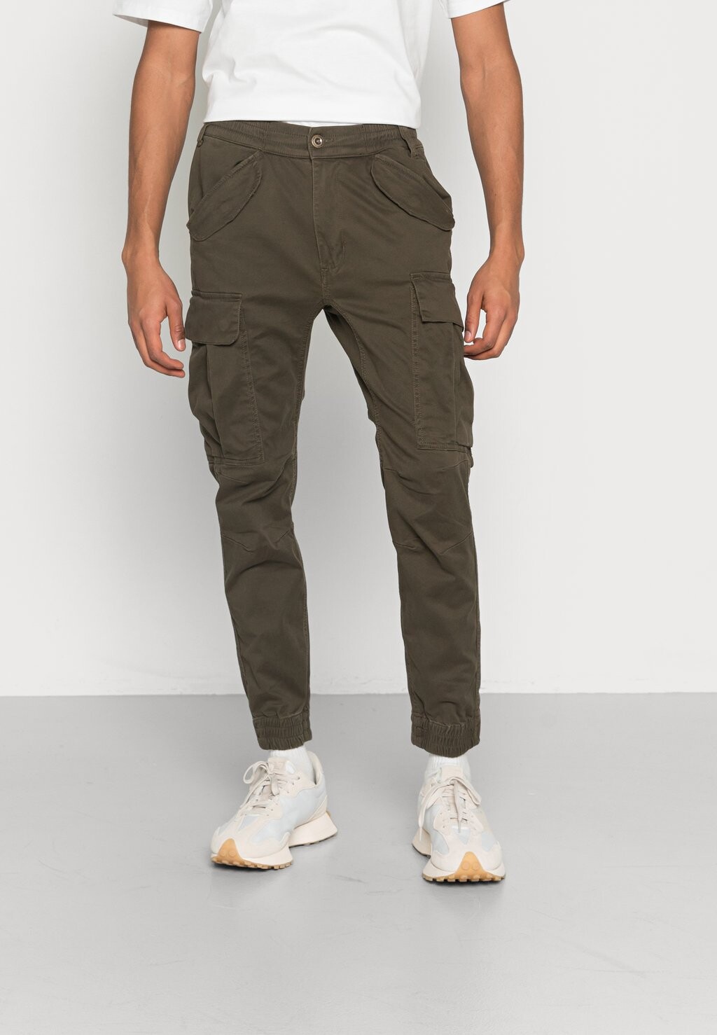 Брюки-карго AIRMAN PANT Alpha Industries, цвет black olive
Брюки-карго AIRMAN PANT Alpha Industries, цвет black olive