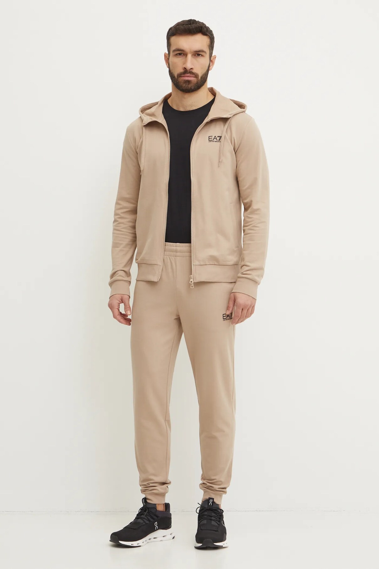 Спортивный костюм из хлопка Ea7 Emporio Armani, бежевый
Спортивный костюм из хлопка Ea7 Emporio Armani, бежевый