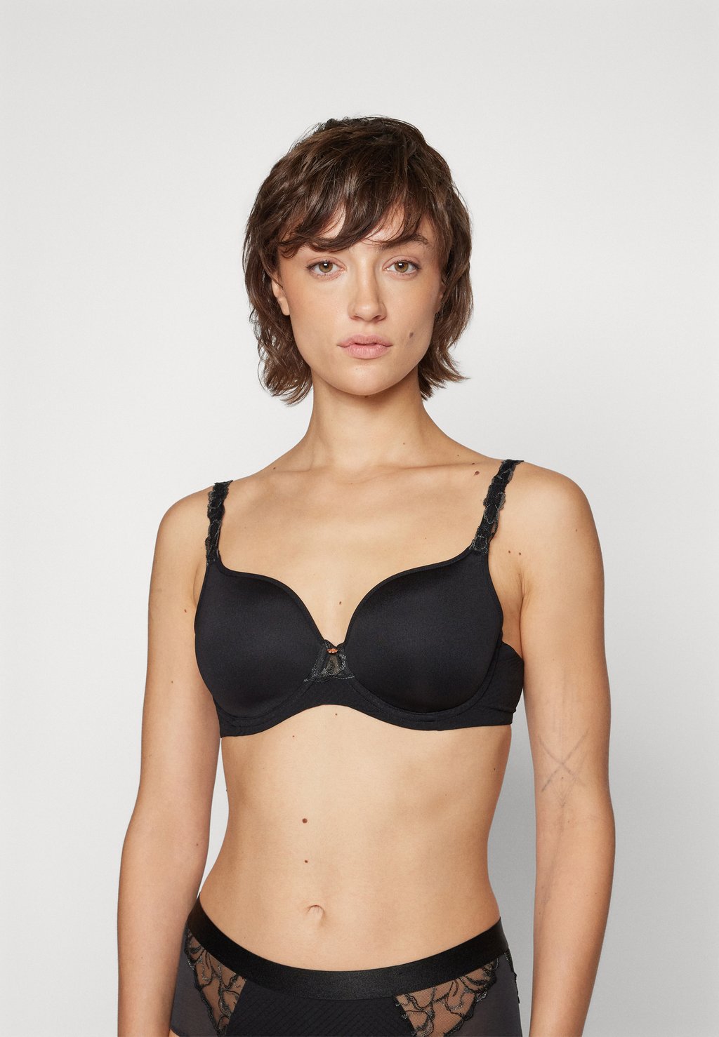 Бюстгальтер на косточках WILD AZALEA FLORALE Triumph, черный
Бюстгальтер на косточках WILD AZALEA FLORALE Triumph, черный