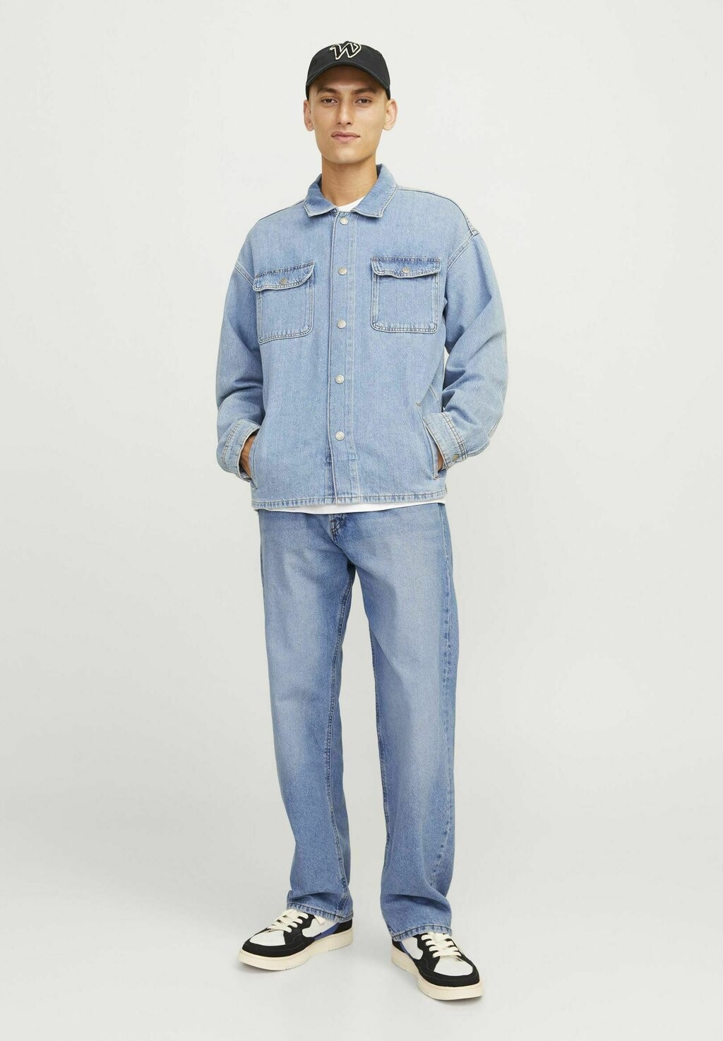 Джинсы свободного кроя LOCKER GESCHNITTEN JJIEDDIE ORIGINAL Jack & Jones, синий деним
Джинсы свободного кроя LOCKER GESCHNITTEN JJIEDDIE ORIGINAL Jack & Jones, синий деним