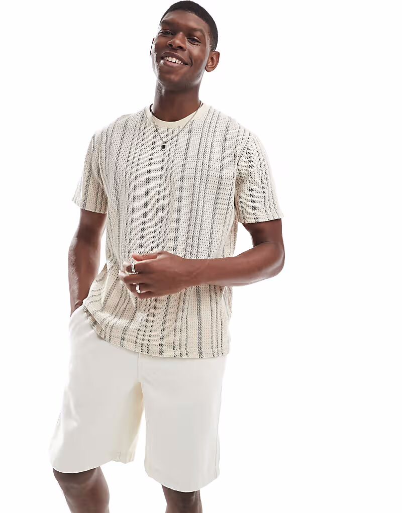 Текстурированная футболка Brave Soul с круглым вырезом в цвете экрю и черной полоской
Текстурированная футболка Brave Soul с круглым вырезом в цвете экрю и черной полоской