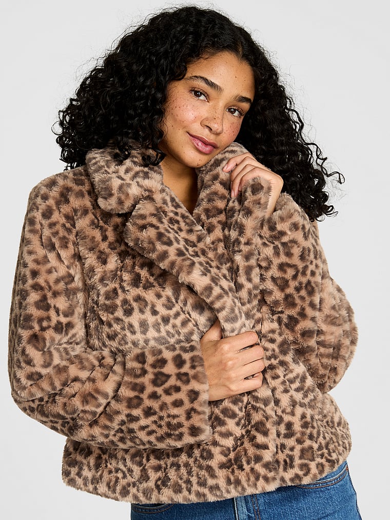 Укороченная куртка из искусственного меха Pink, print
Укороченная куртка из искусственного меха Pink, print